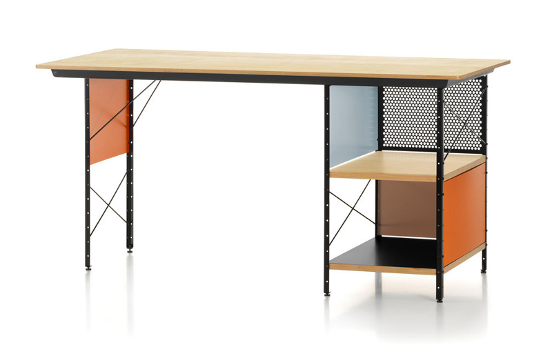 Scrivania EDU di Vitra. Un piano, in multistrato di acero impiallacciato in betulla.